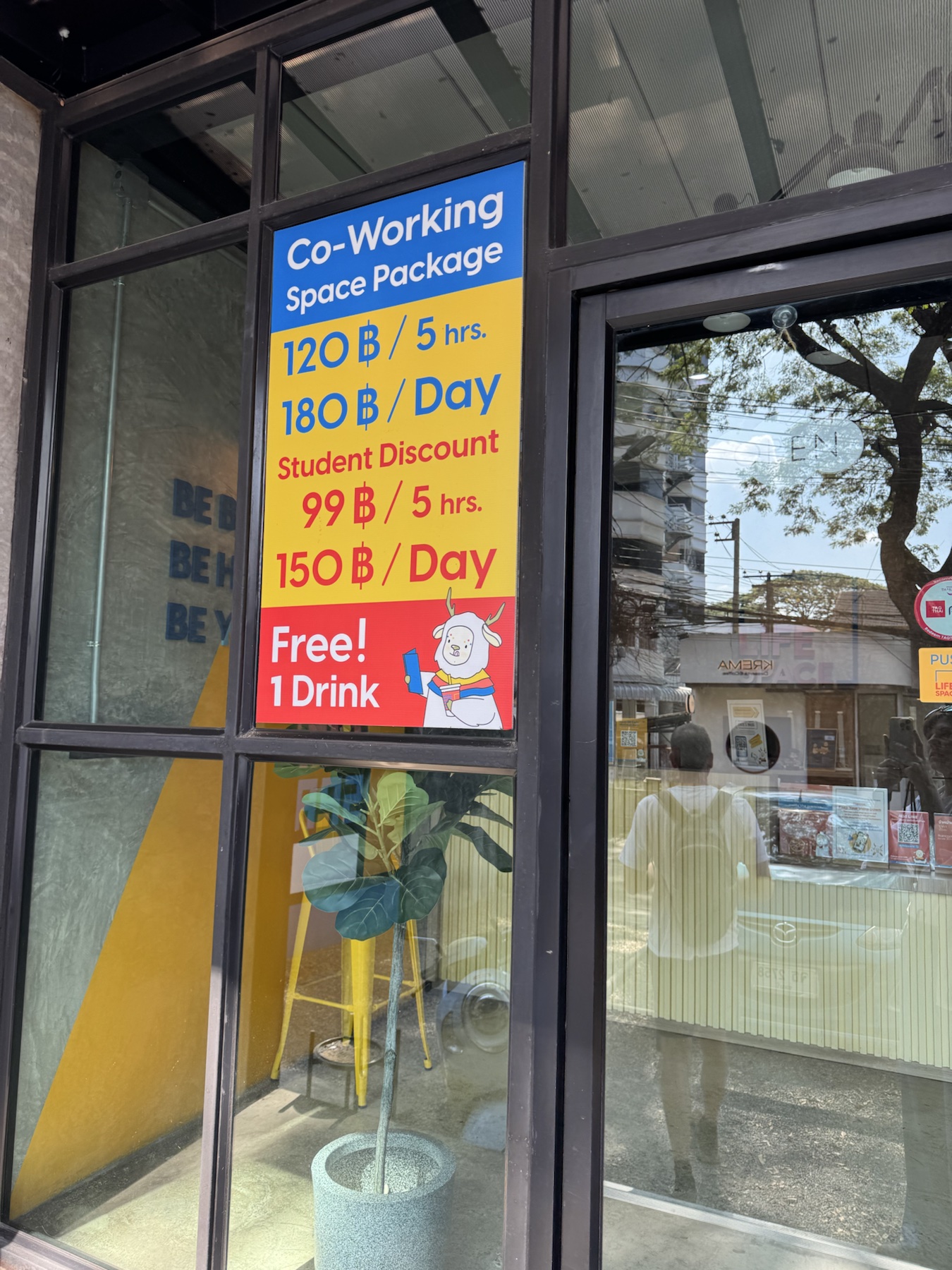 Arbeitsbereich im Life Space Chiang Mai.