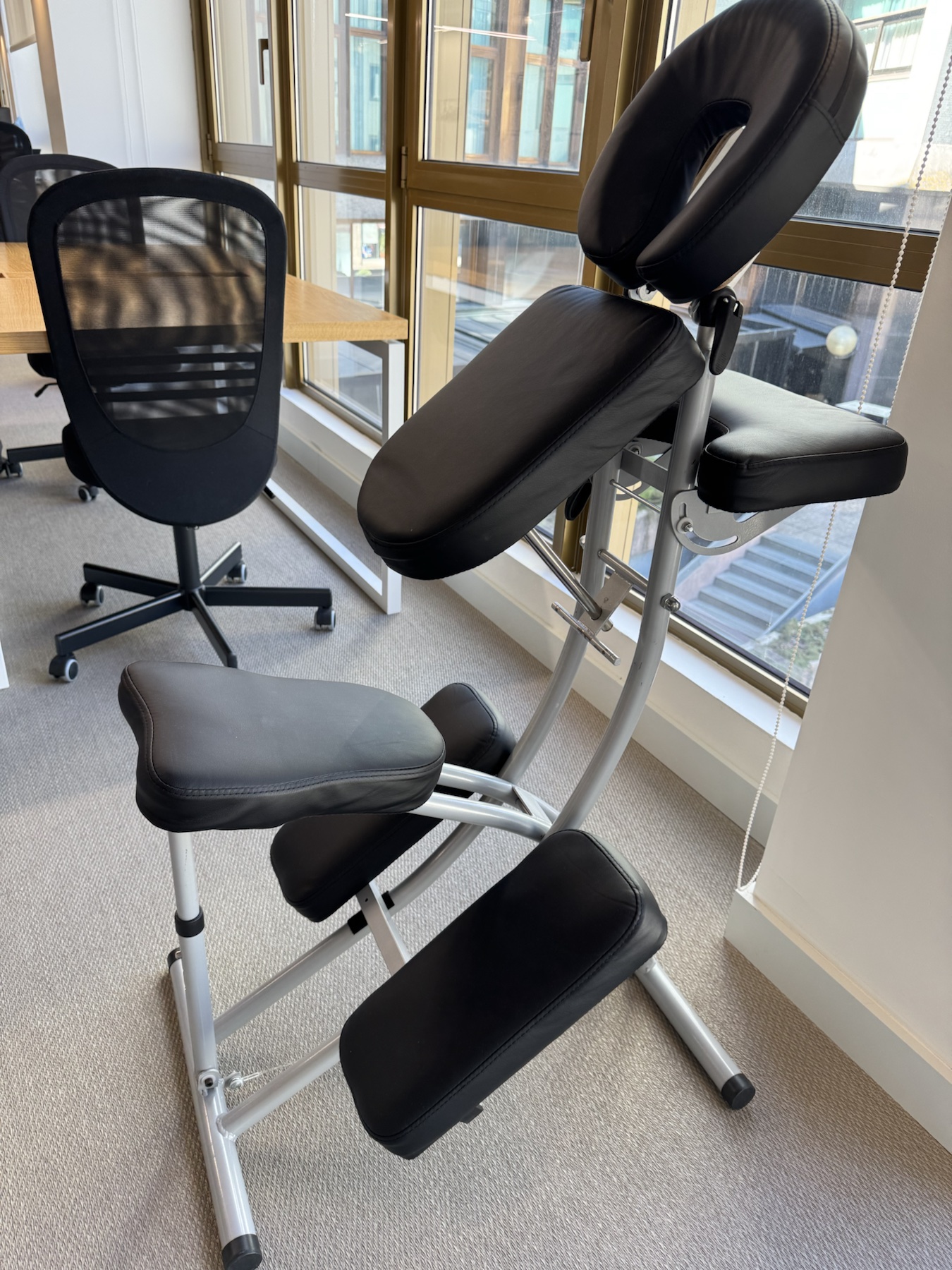Massagestuhl bei Vertical Coworking Dom Henrique in Porto.